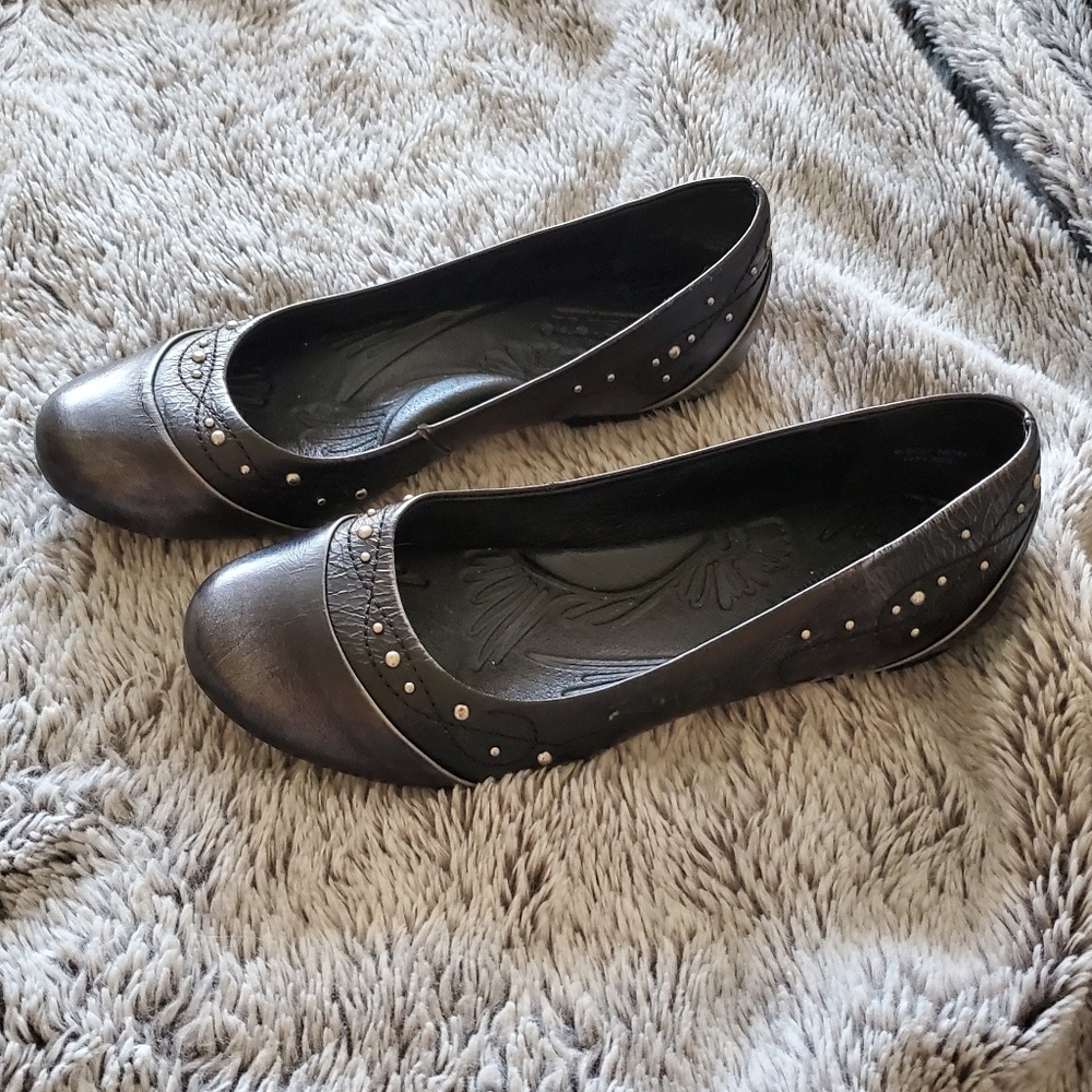 Born studded flats